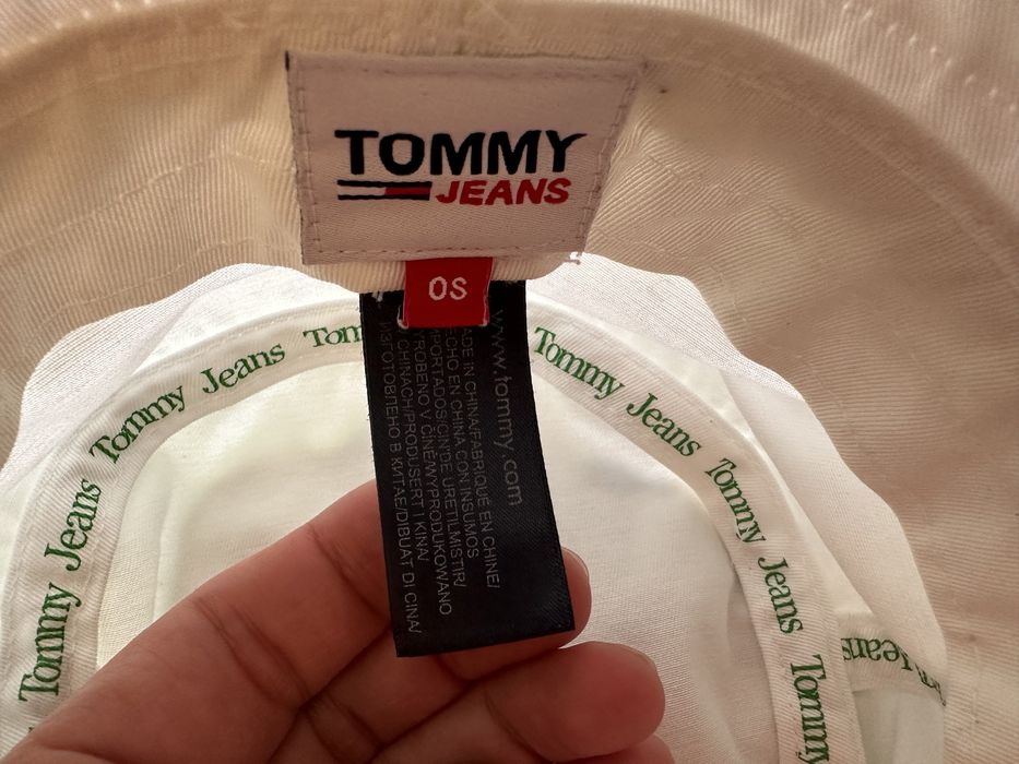 Панамы и зимние шапки