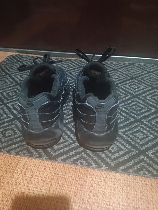 Оригинални Nike air max 95 със сменени връзки