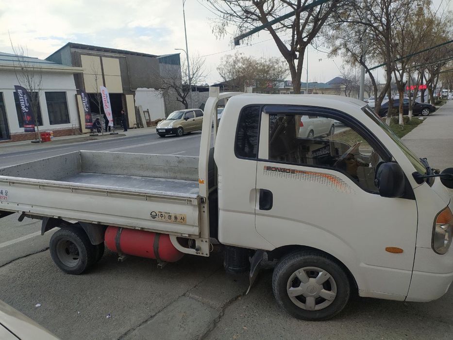 Kia bongo ,sotiladi olib ,baraka topasiz. pul topar