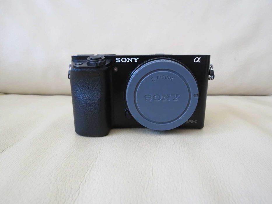 Aparat foto Mirrorless Sony Alpha A6000 24.3MP (Body) - Doar 9200 cadre