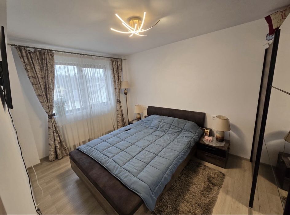 Închiriez apartament cu 2 camere bloc nou loc parcare inclus/Trivale magic