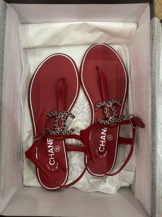 Продам босоножки