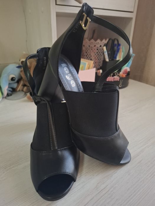 Новые женские осенние туфли