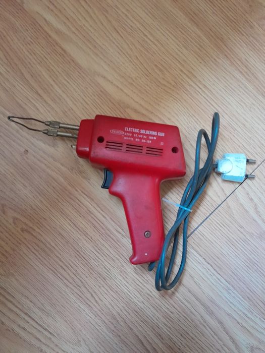 Pistol de lipit cu fludor.