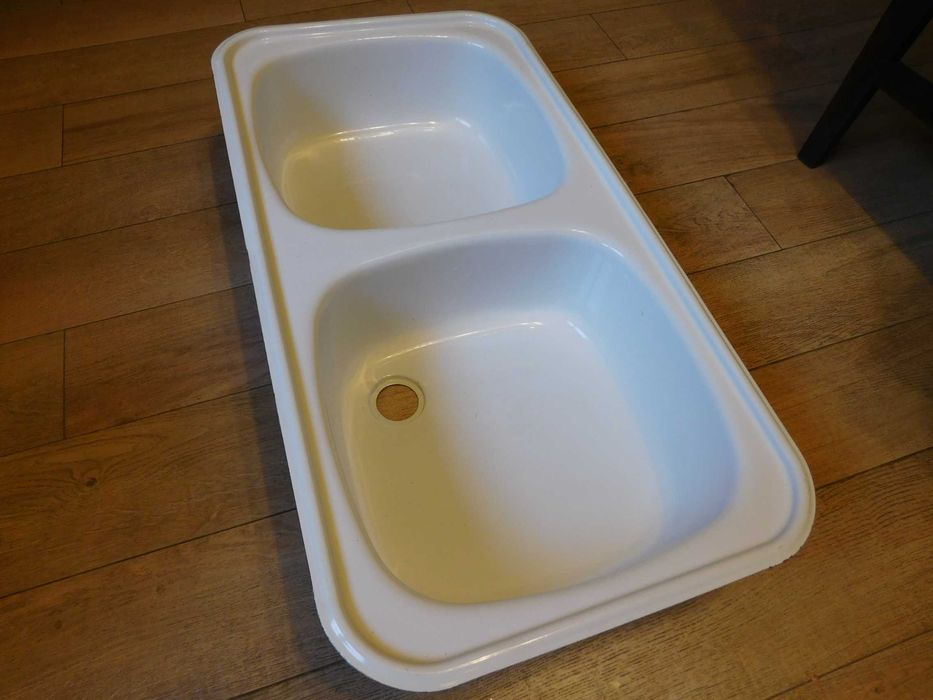 Chiuvetă albă, metalică, 2 cuve – nouă, 230 lei negociabil