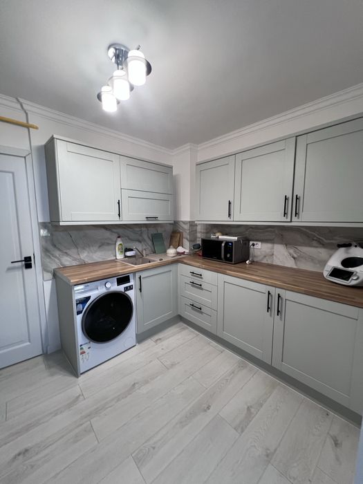 Vand apartament zona superba