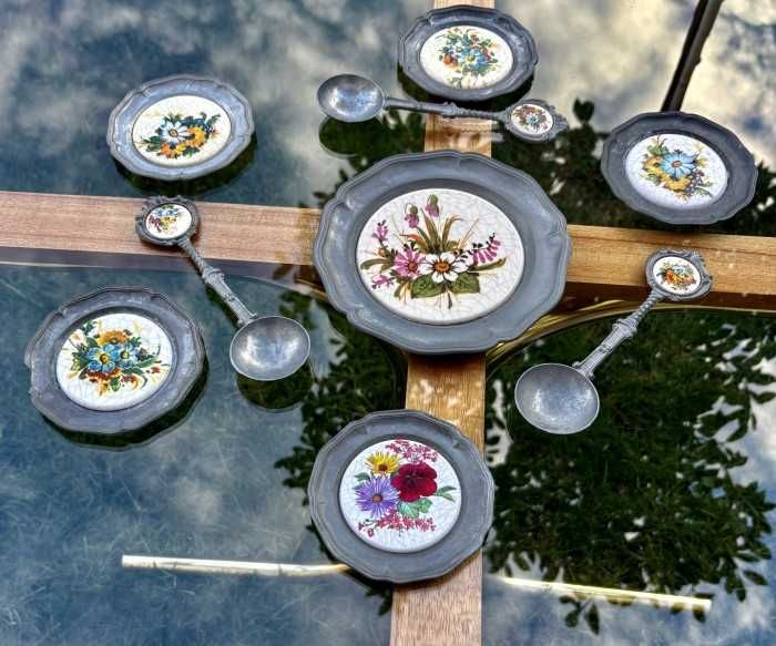 Deosebit set vintage-aplice/farfurii-linguri-cositor-portelan-Germania