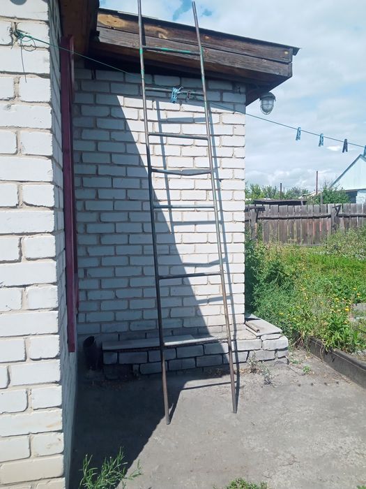 Продам лестницу металлическую