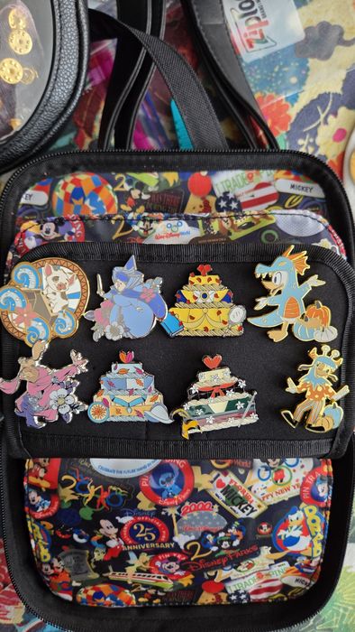 Колекционерска дисни значка (Disney pin)