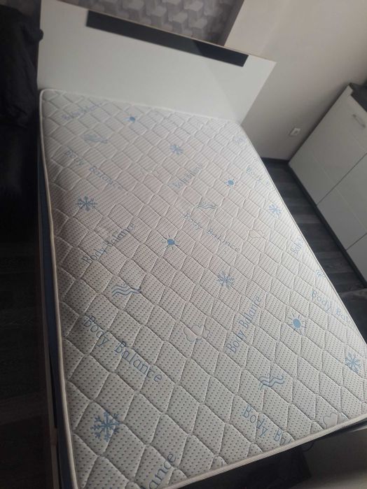 Продавам легло с матрак 140/200