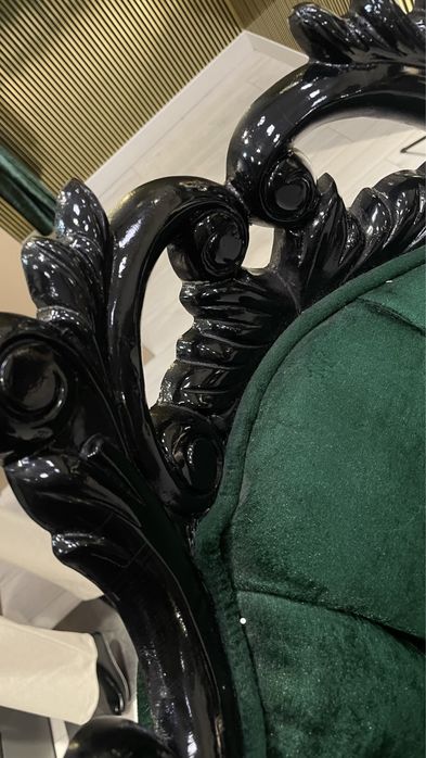 Роскошный диван в стиле барокко