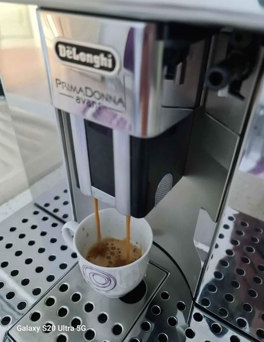 Кафемашина Delonghi PrimaDonna avant ESAM 6700