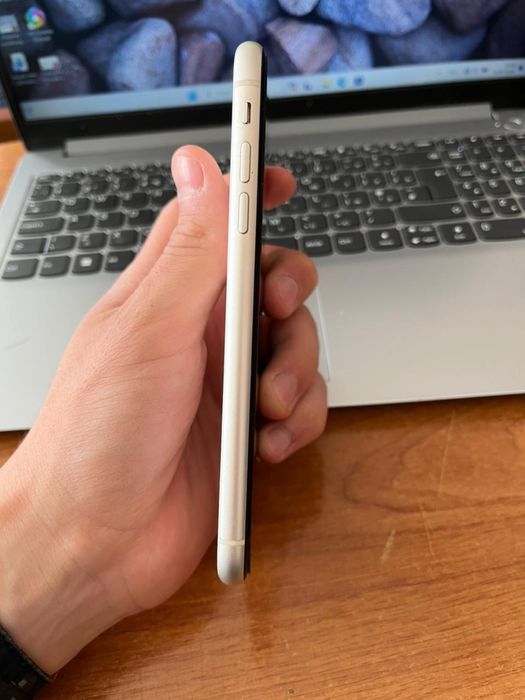 iPhone 11 в хорошем состоянии