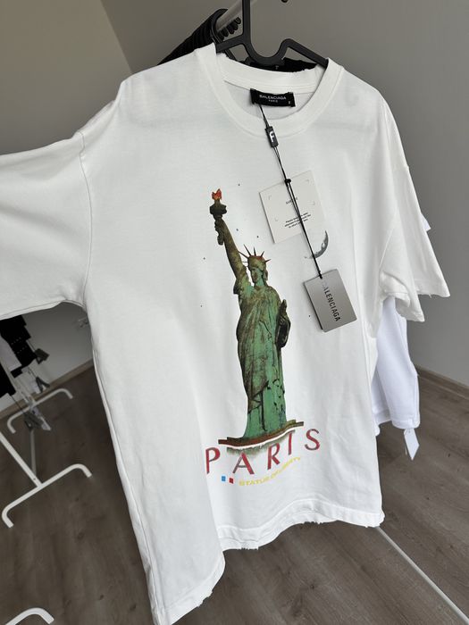 Vand tricou Balenciaga