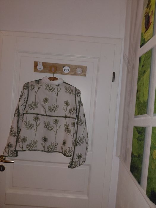 Camasa bumbac 100%, cu broderie manuala olive, model deosebit, noua