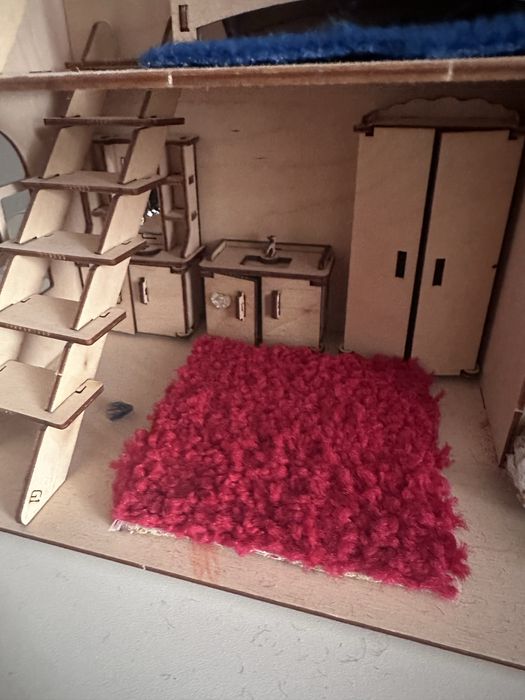 Деревянный домик для кукол