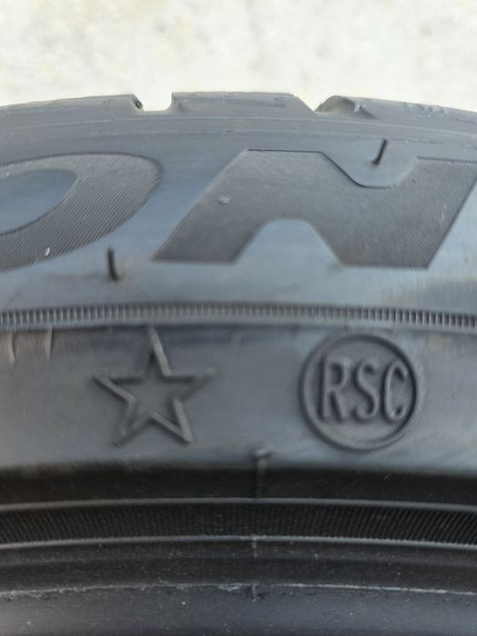 Vand două anvelope de iarna pirelli 315 35 21 dot  3522