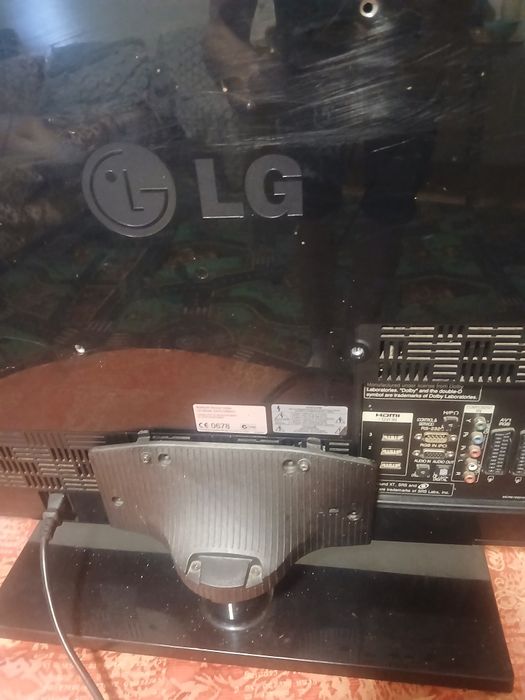Vand lg defect pe tru piese