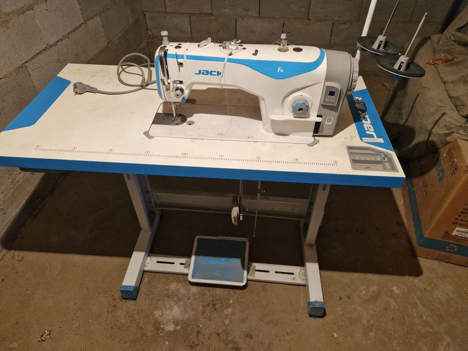 Продается швейные машины фирмы Jack