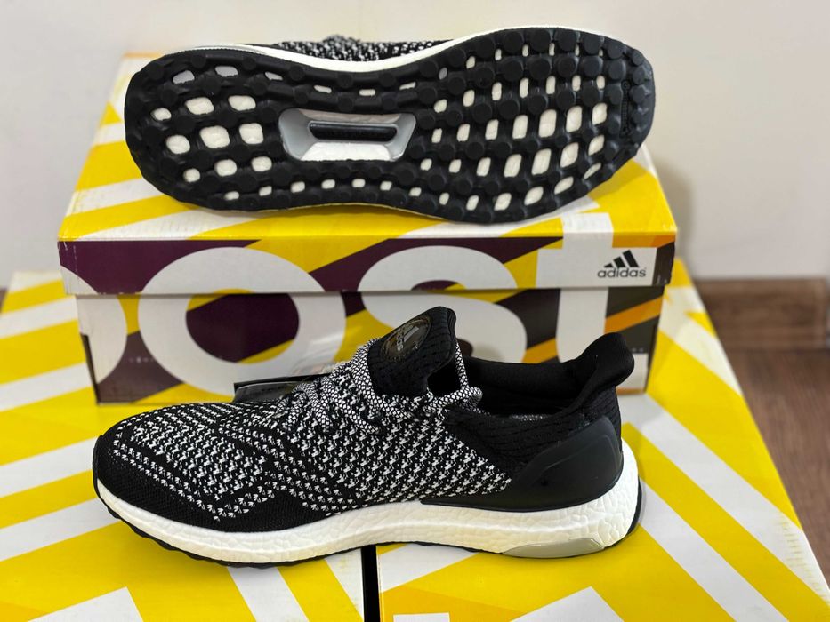 Мъжки маратонки Adidas Ultra Boost Uncaged, черно-бели - 40, 44