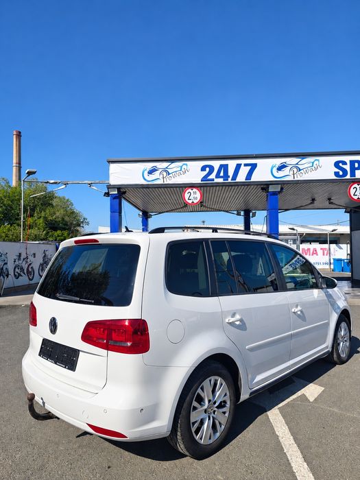 Volkswagen Touran 1.6 TDI / DSG / Cutie automata