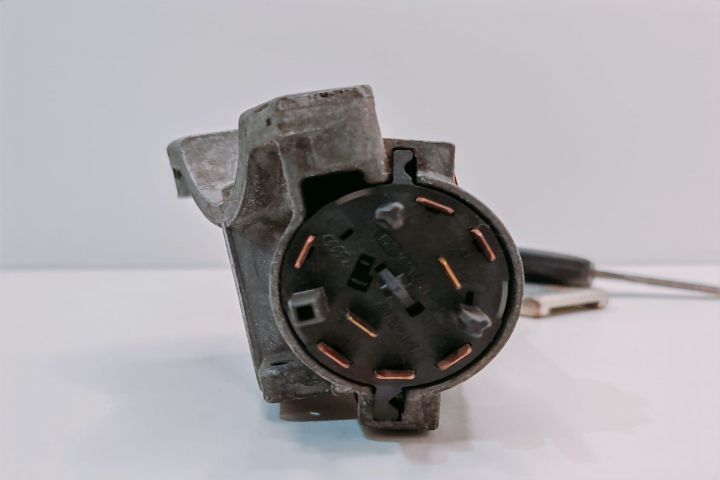 Contact Pornire  cu Cheie 4B0905851C Skoda Fabia 6Y (facelift) seria