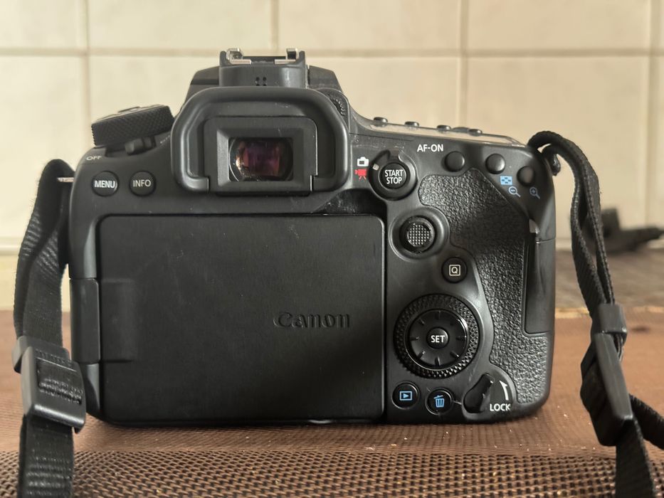 Canon EOS 90D + Canon EF-S 18-135mm IS USM – Excellent Condition