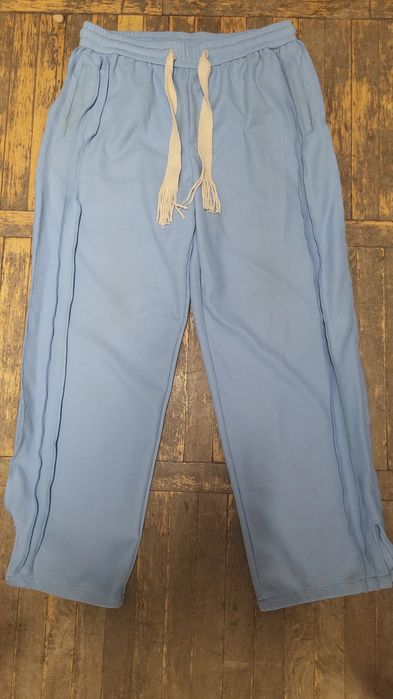 Pantaloni diferite modele