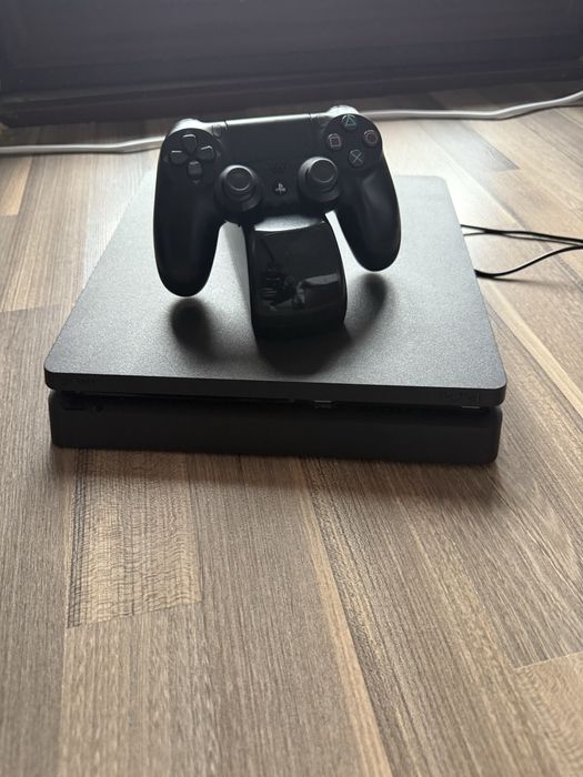 De vanzare PlayStation 4 pro 1TB