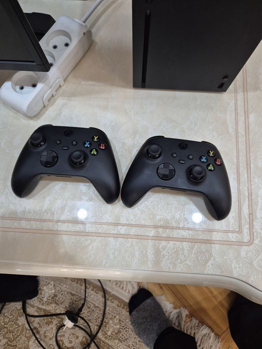 Продам Xbox series X в идеальном состоянии