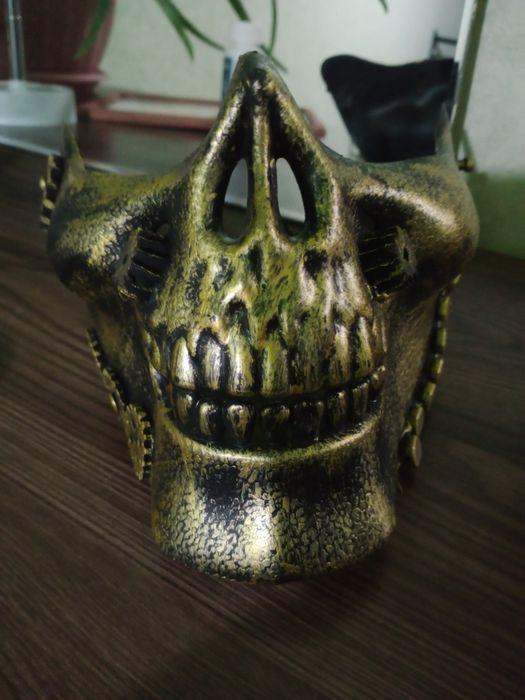 Продам маску на хэллоуин