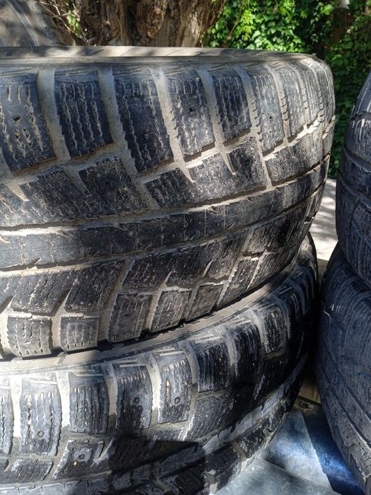 Шины 4 штуки 235/70/R 16