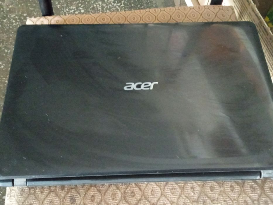 Noutbuk aser sotiladi