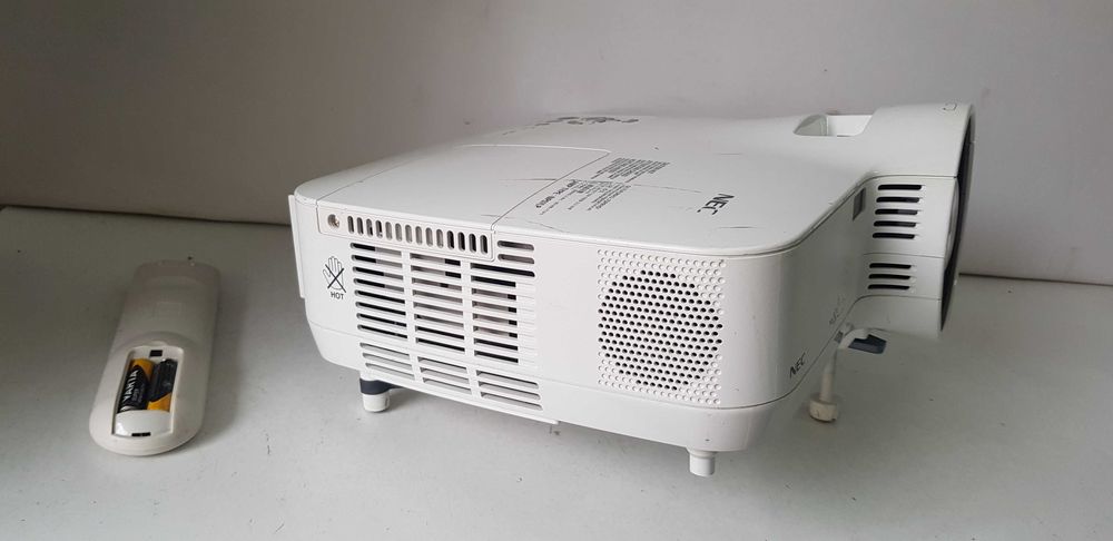 NEC NP 600 S videoproiector filme acasa