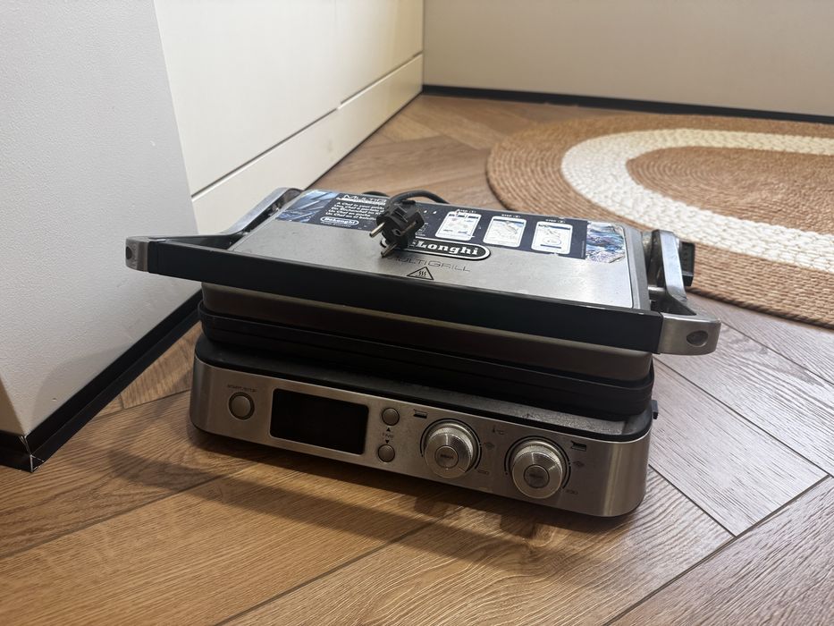 Продам грильницу delonghi