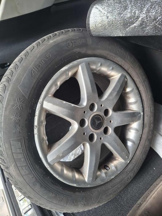 Оригинални джанти  Mercedes 16 цола с 2 зимни и 2 летни гуми като нови