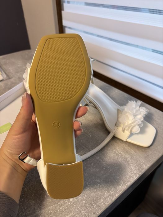 Дамски обувки на ток