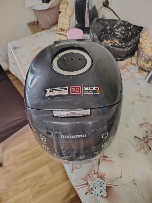 Продам мультиварку.