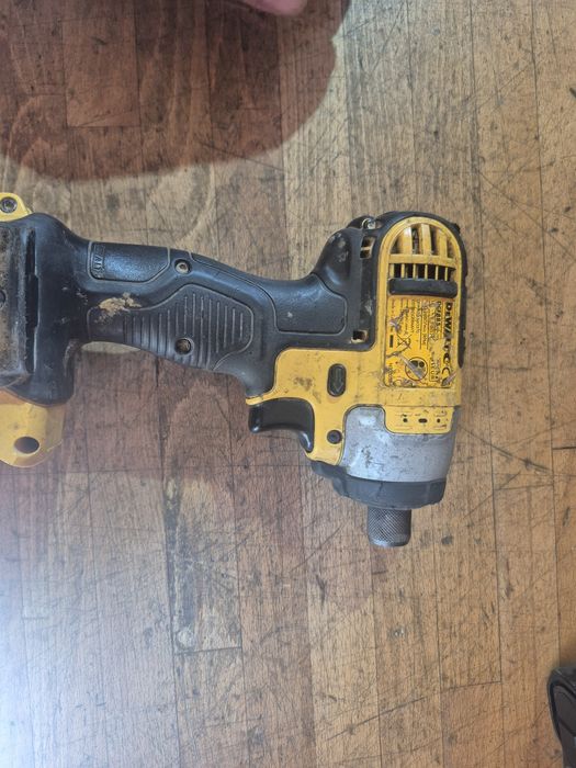 Filetanta cu impact DEWALT DCF 885 18V