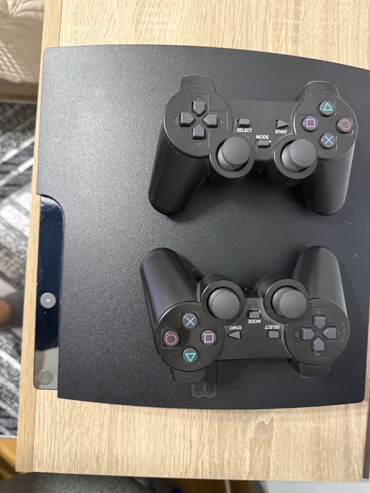 PlayStation3 върви в комплект с седем игри и два джойстика