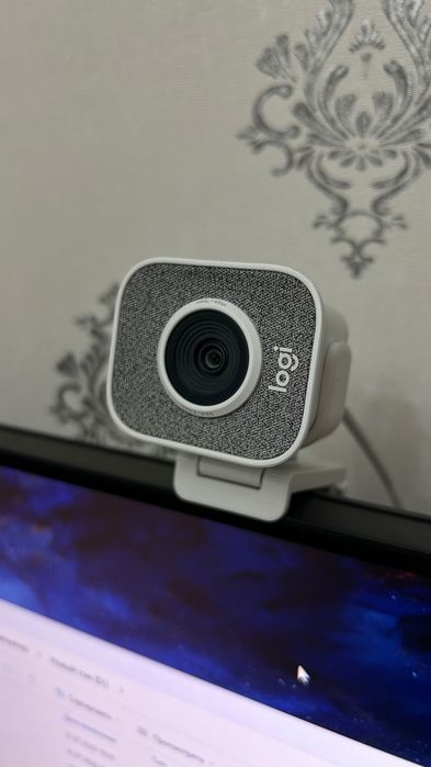 Веб-камера Logitech StreamCam белый