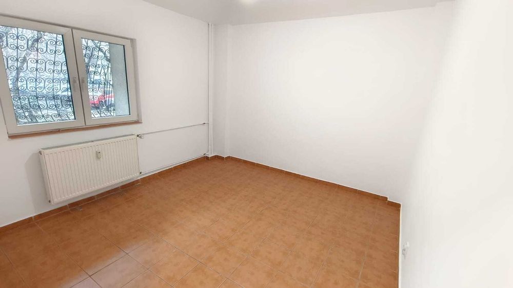 Proprietar vand apartament 4 camere Turda parter