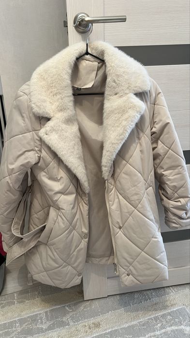 Продам пальто, куртки, платья