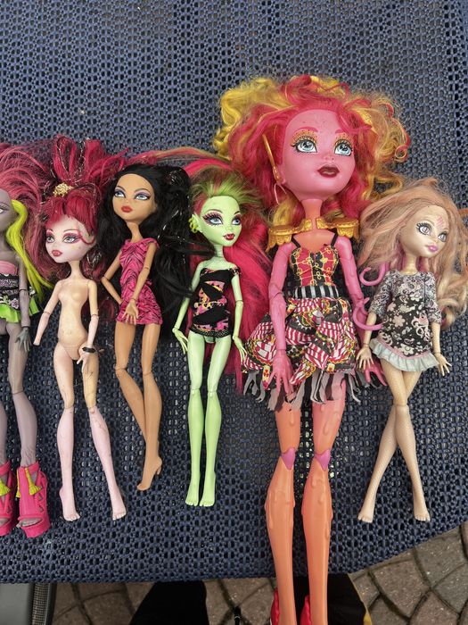 diferite modele papusi monster high