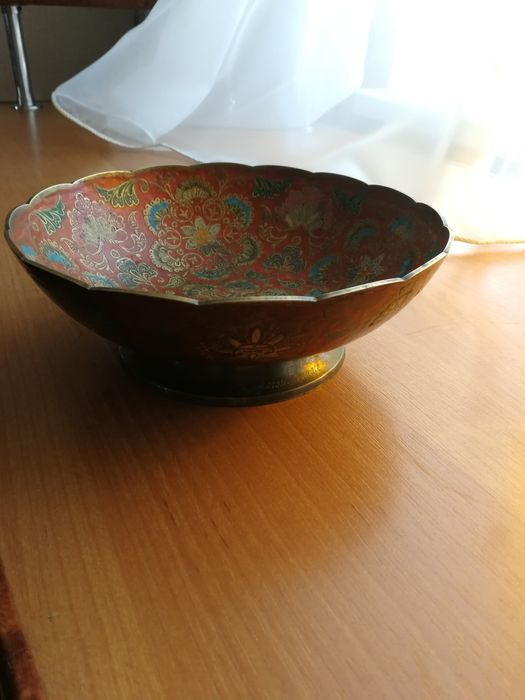 Металлическая ваза