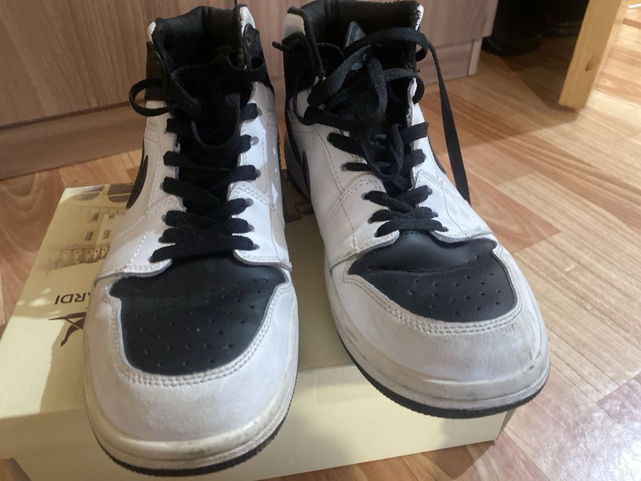 Кроссовки джорданы черно-белые