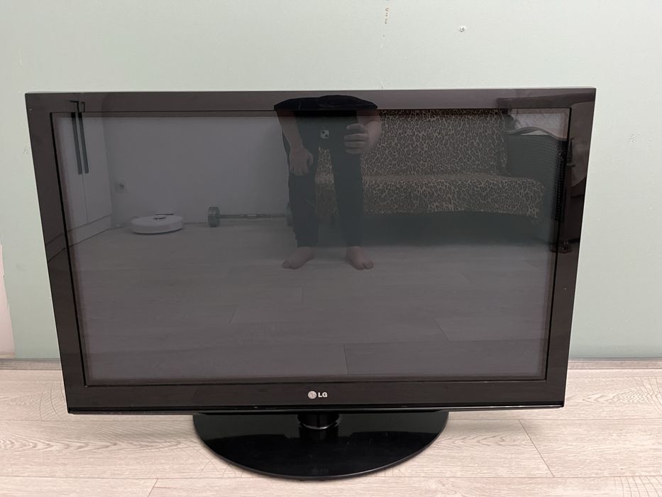 Телевизор LG.