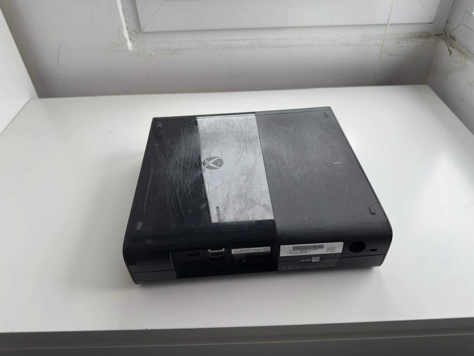 Xbox 360 500GB + Kinect + 2 Controllere + 11 Jocuri