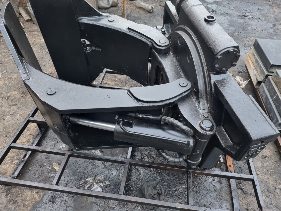 Рулонный зажим для автопогрузчика  с груз.подём 1.5 тн