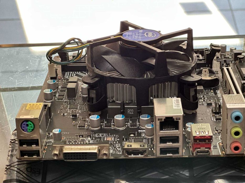 MB H110M-A PRO M2 +CPU 7400 3 GHz + Fan BOX